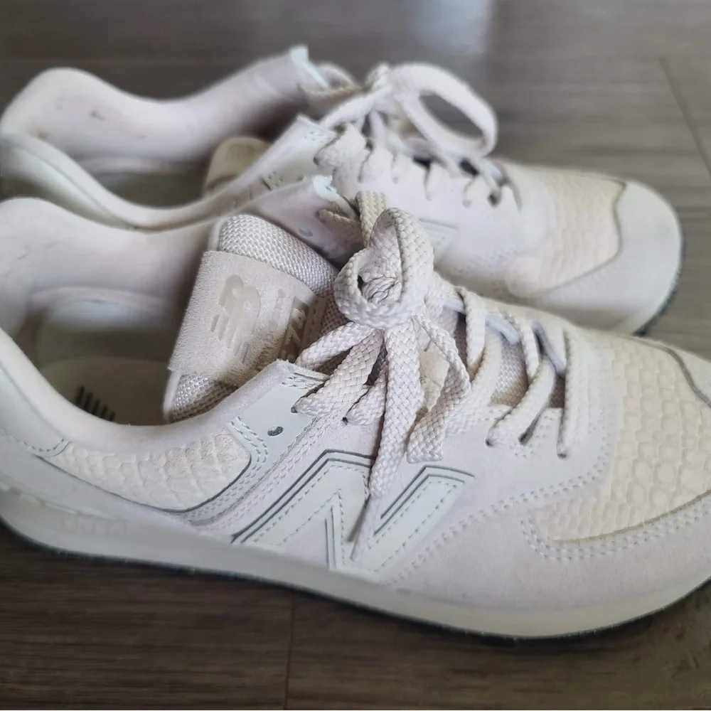 New Balance Women's Light Beige Textured Classic Sneakers - Picture 5 of 8